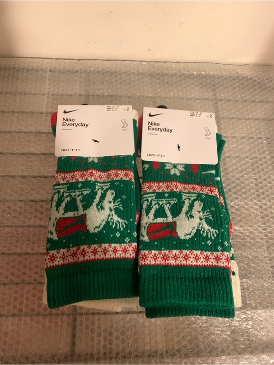 Nike Other - Lot Of 2 Nike Everyday Cushioned Winter Wonderland 2-Pack Crew Socks Size 6-8 M